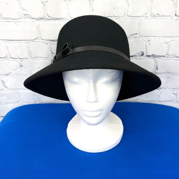Nine West Accessories - 🚫SOLD! |•NINE WEST•| Cute Black Wool Hat Elastic Inside